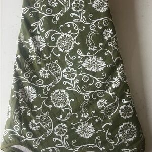Julia Amory Moss Petunia Tree Skirt 72”